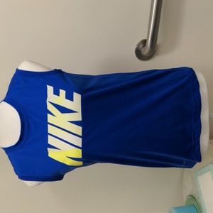 Nike women's medium dri fit in EUC, Yellow/white logo